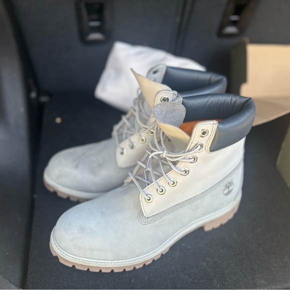 Timberland Gray and Cream Boots - Picture 1 of 3